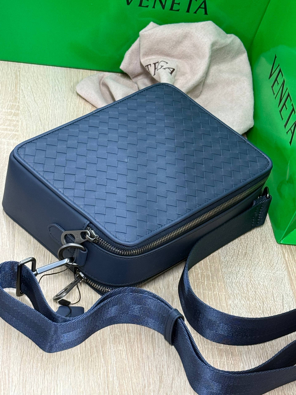 Сумка-мессенджер Bottega Veneta