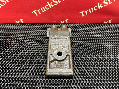 Кронштейн переднего стабилизатора правый