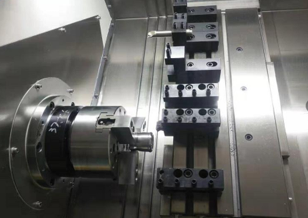 Горизонтальный токарный станок «HIRUNG» Е35