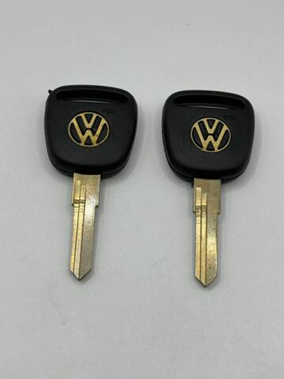 Автомобильный ключ VOLKSWAGEN VO8P_HF56P_HU70_HF70 пл. лого. зол.14503