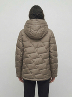 Легкая пуховая куртка на кнопках