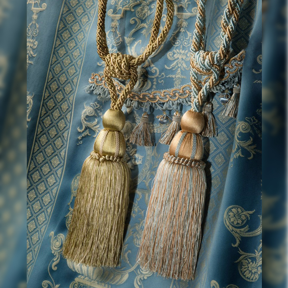 Кисть большая Modern Trimmings арт. Sara col. FF10 (высота кисти 24,5 см)