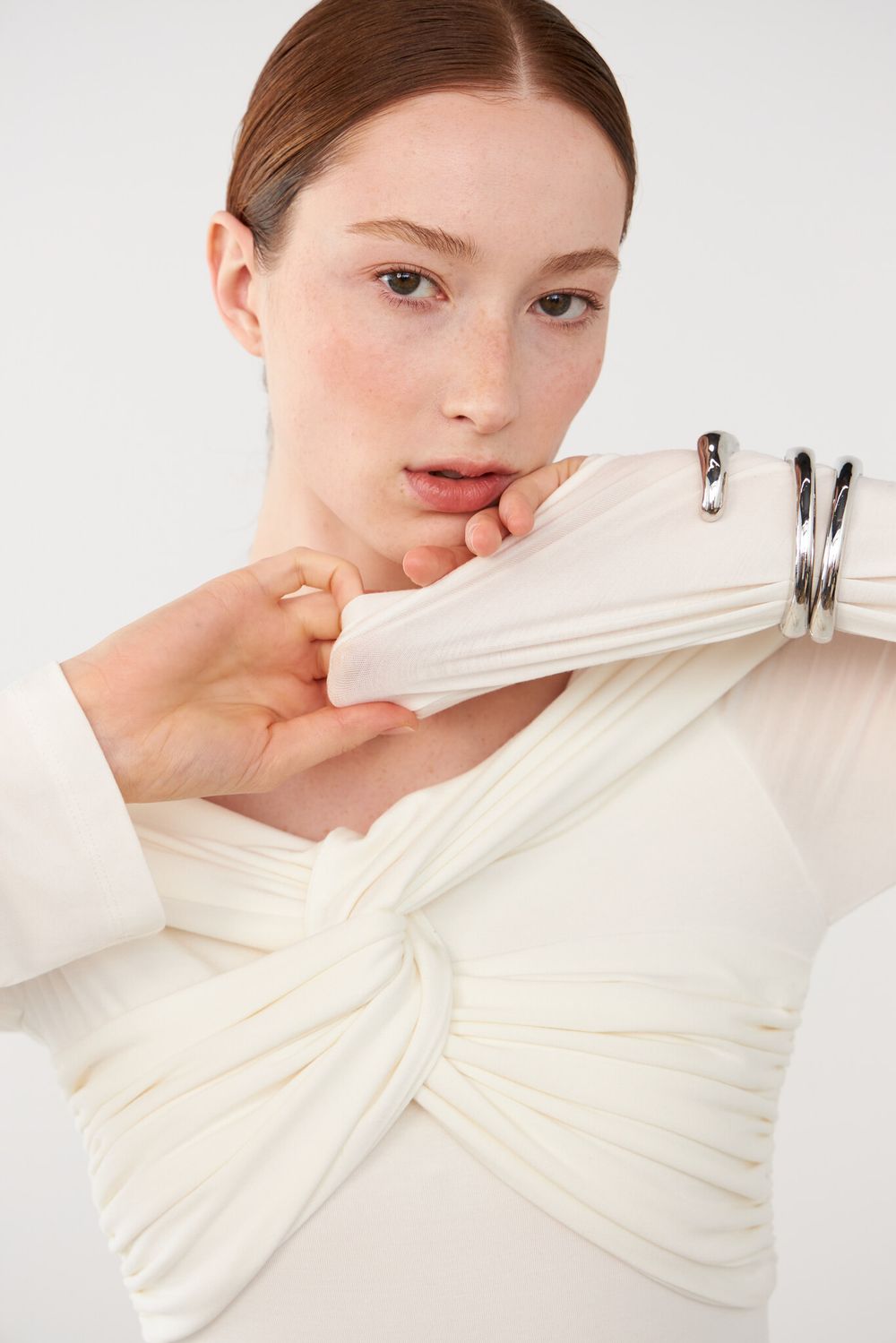 ТОП-БОДИ С УЗЛОМ, МОЛОЧНЫЙ