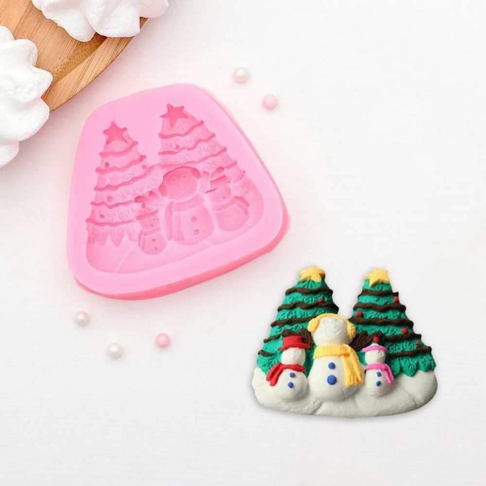 Молд "Снеговики под елками" 7,7х6,9x1,6 см