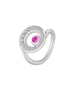 Кольцо из серебра со вставками из выращенного рубина и бесцветных фианитов