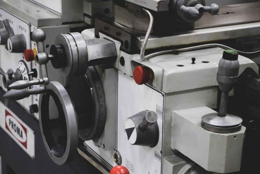 Станок токарный PROMA SPF-1000PS универсальный с уци 45100000