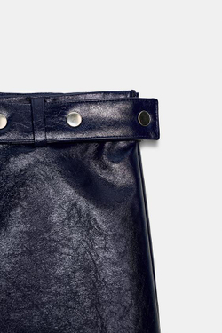 ZARA МИНИ-ЮБКА ИЗ ИСКУССТВЕННОЙ КОЖИ С ЗАКЛЕПКАМИ, СИНИЙ