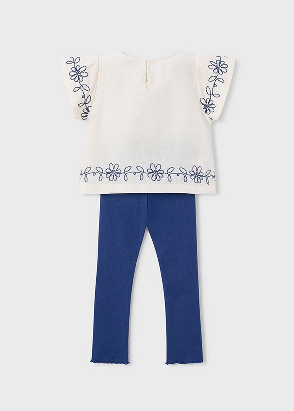 футболка с леггинсами