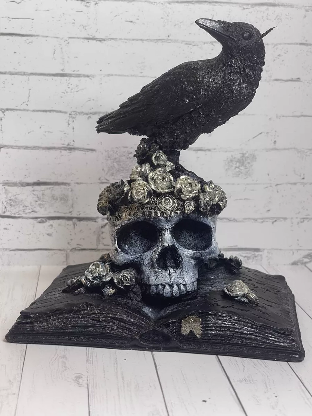 Свеча магическая "Ворон мудрости"