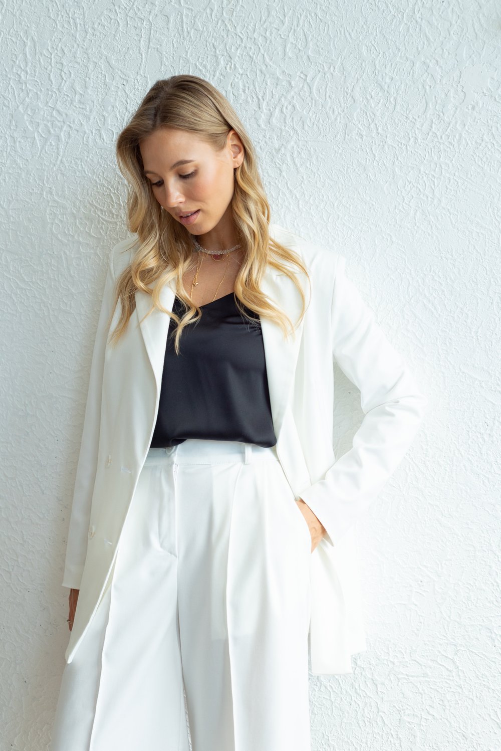 Бермуды белые из вискозы