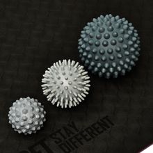 Мяч массажный 9 см серый