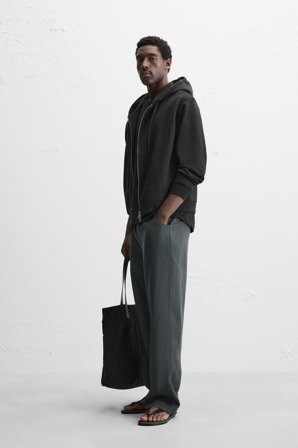 ZARA БАЗОВОЕ ХУДИ НА МОЛНИИ С КАПЮШОНОМ, ЧЕРНЫЙ