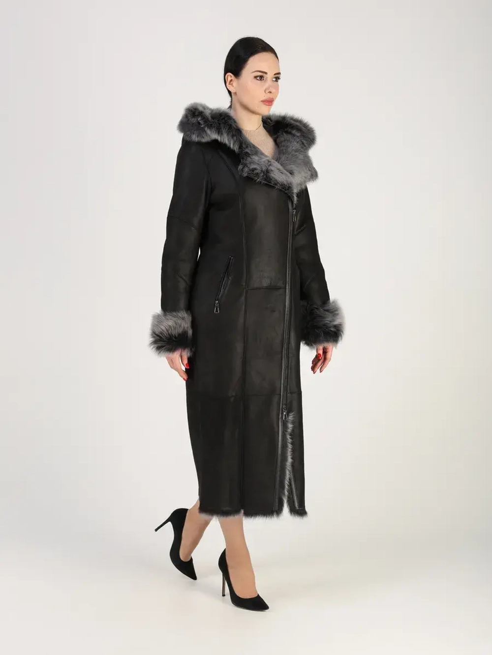 Дубленка зимняя натуральная с капюшоном длинная