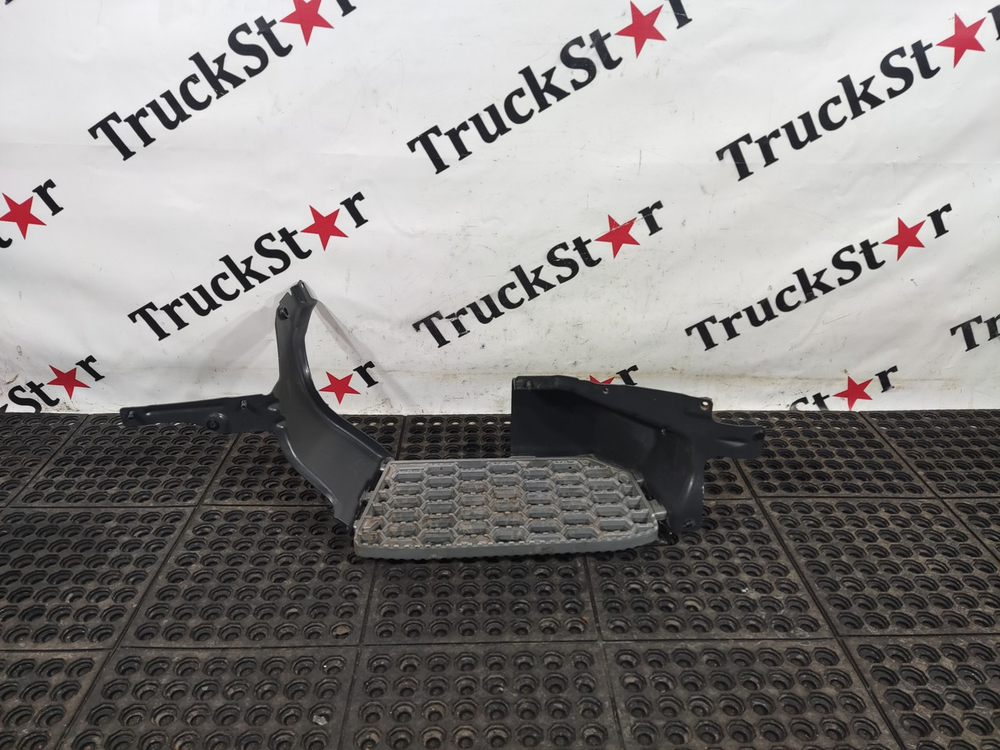 Подножка правая 2020г.