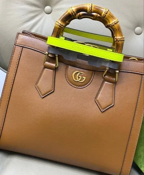 Сумка-тоут Gucci Diana размера мини коричневый