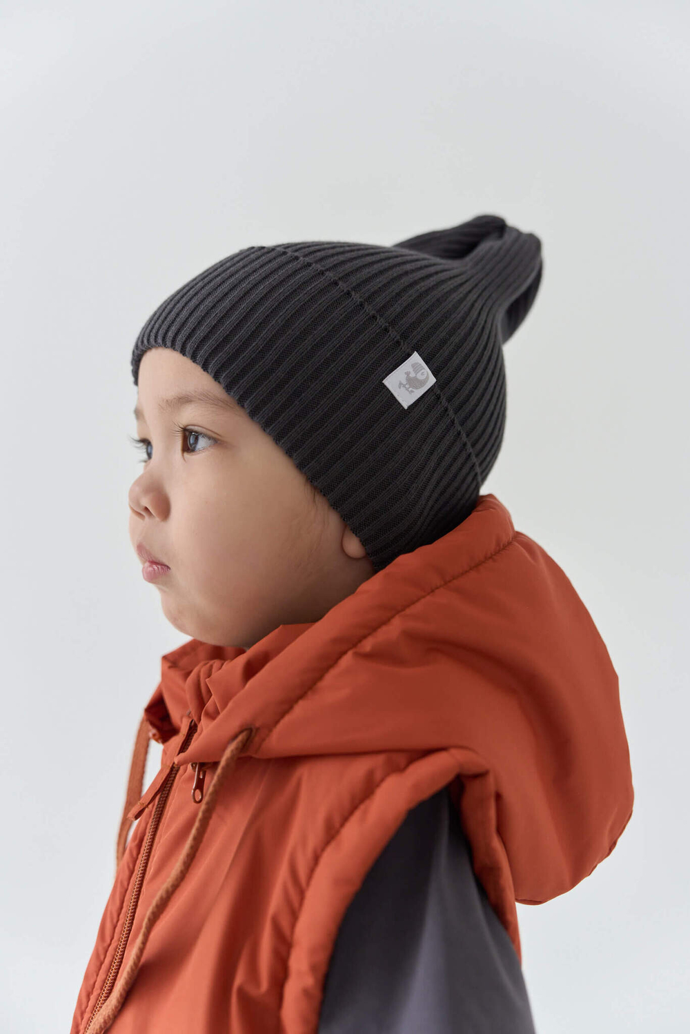 Демисезонный жилет кирпичный