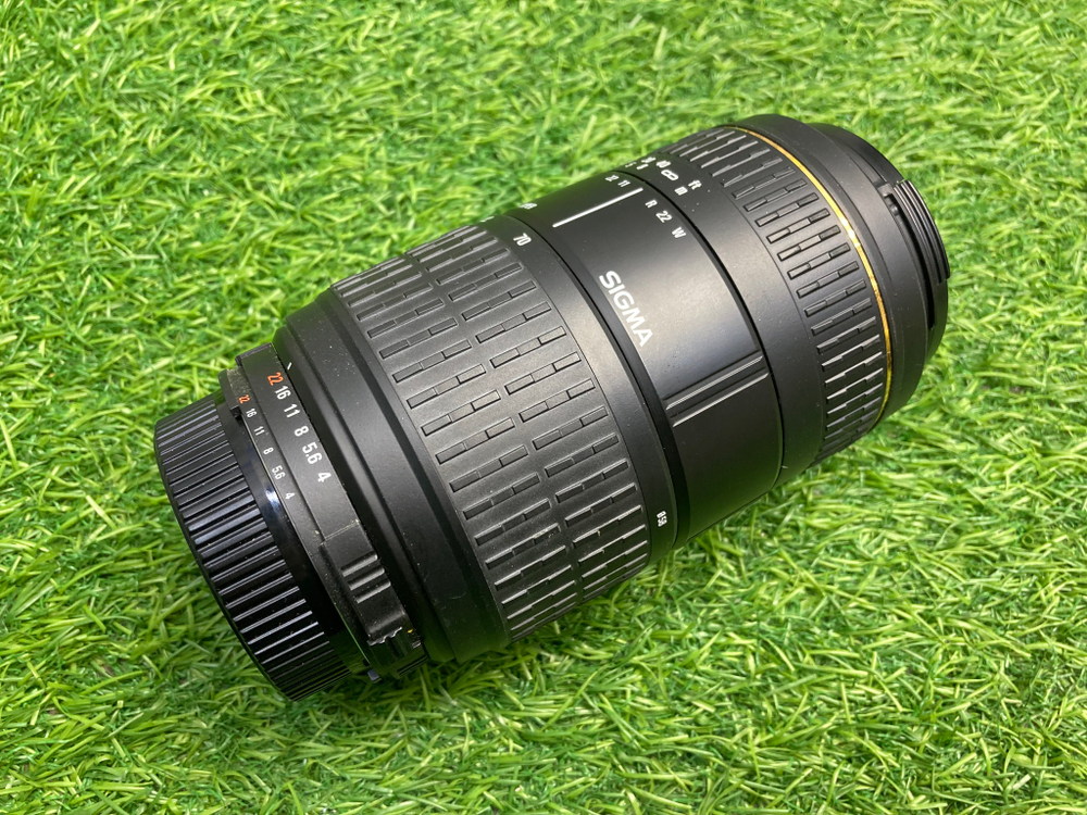 Sigma AF 70-300mm 4-5.6D APO Macro Super