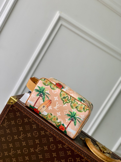 Louis Vuitton Locker Dopp Kit