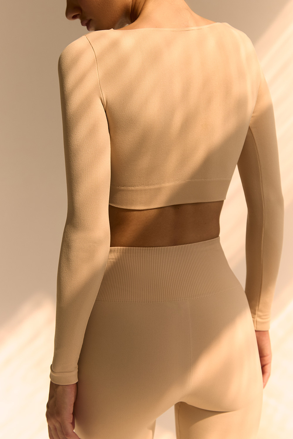 Топ №15 Бежевый