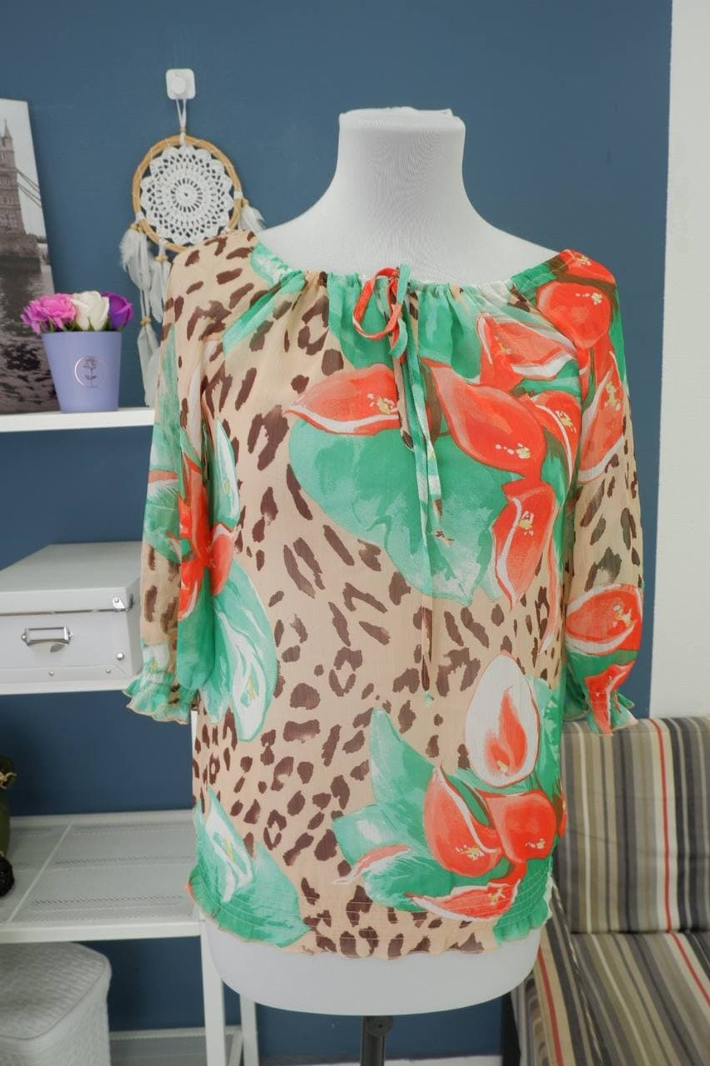 Блузка воздушная с цветами 42 размер