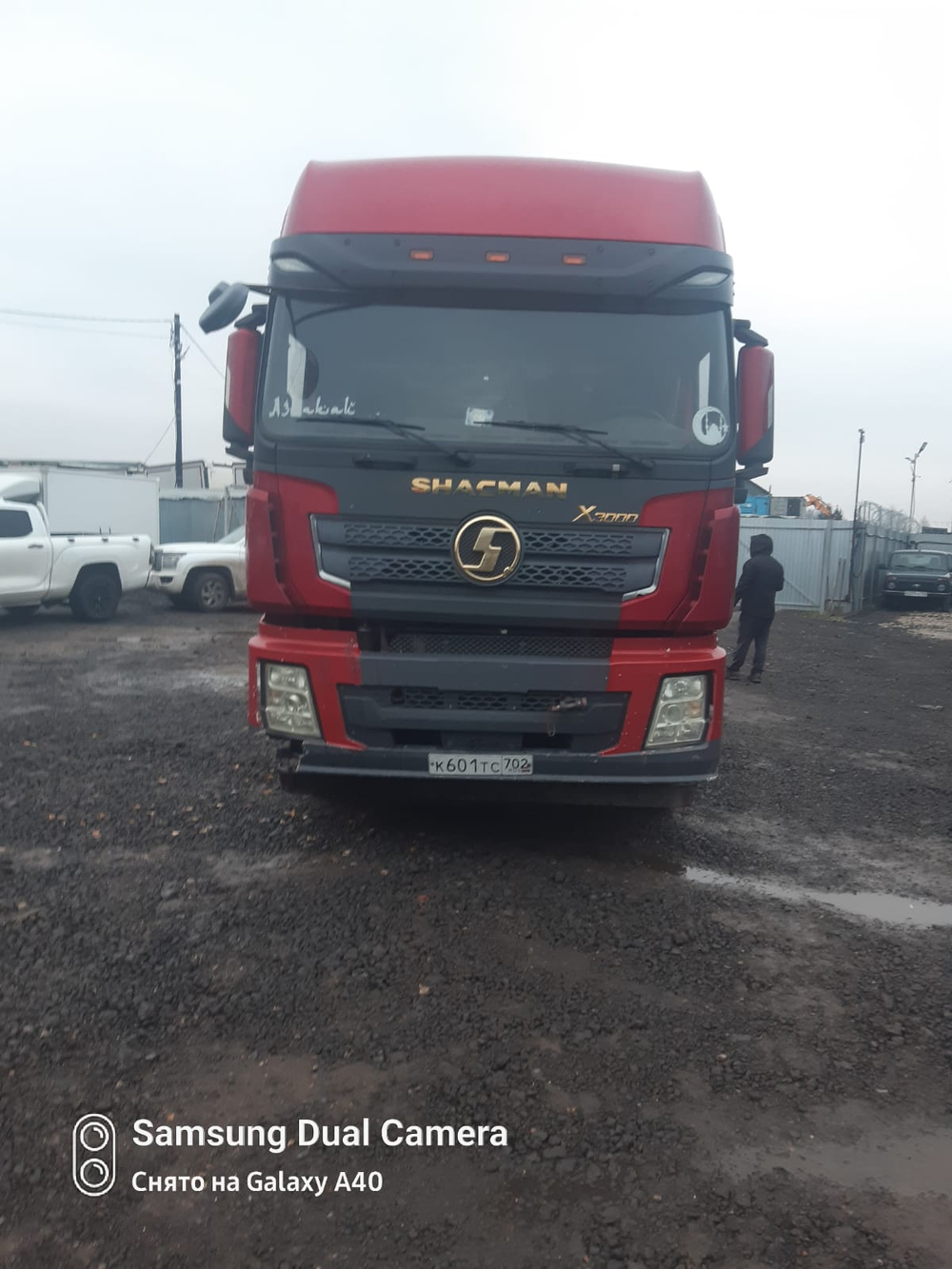 Shacman (Shaanxi) SX* 6x4 Седельный тягач SX42584W324C (Дизельный, 10,8 л, 441 л.с., МТ)