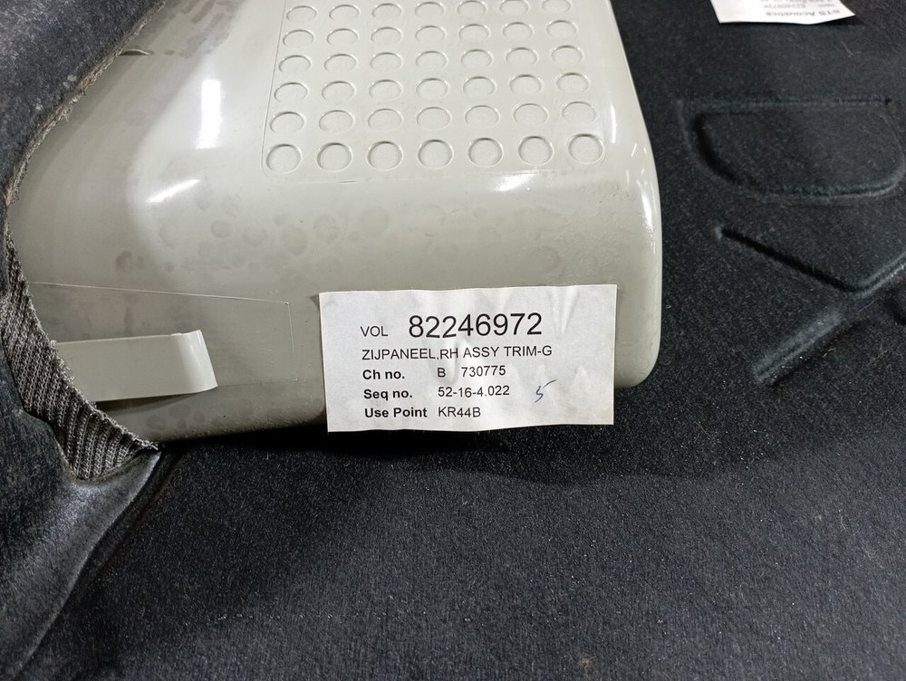 Обшивка салона правая