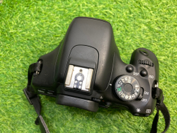 Canon 600D kit 18-55mm 3.5-5.6 III (15.700 кадров)