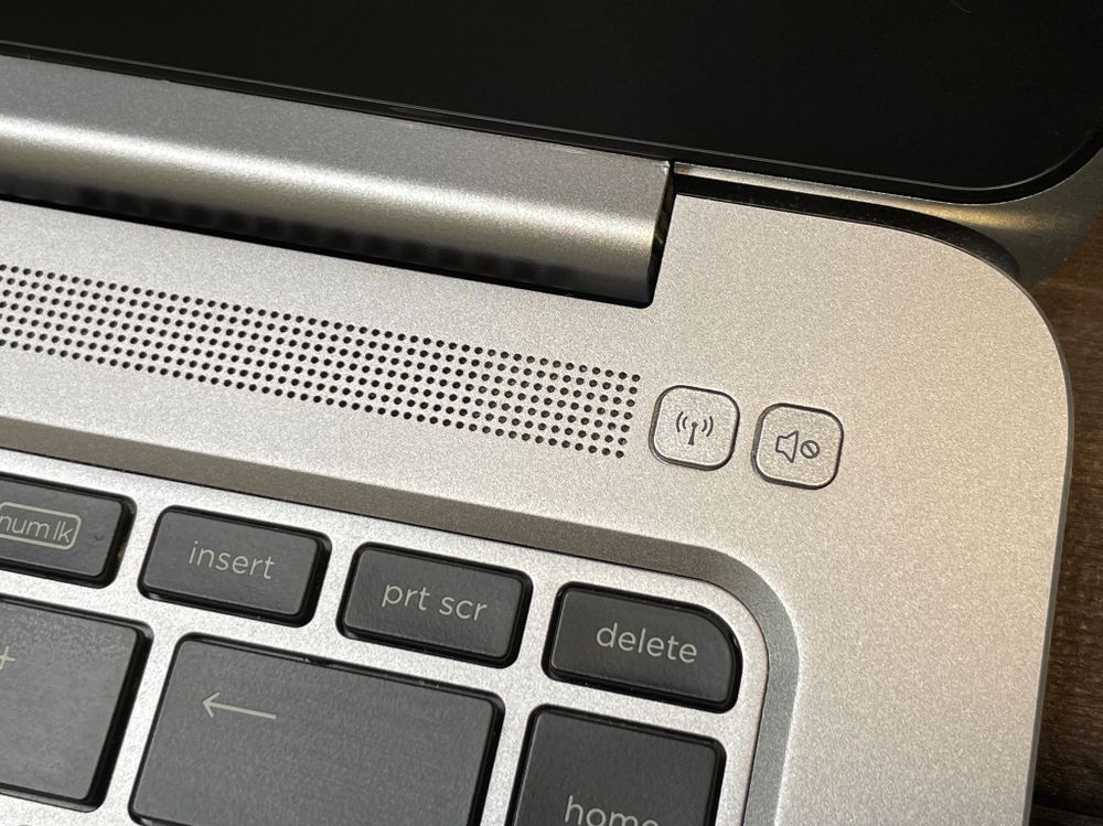 14" Ноутбук HP EliteBook Follio 1040 G3 (1920x1080, Intel Core i5-6300U, RAM 8ГБ, SSD 256ГБ, Intel HD Graphics 520, Win 10Pro)