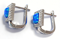 Ювелирные серьги из серебра 925 пробы с опалом и фианитами.