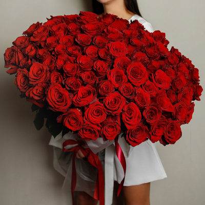 Огромный букет из 101 красной премиальный розы