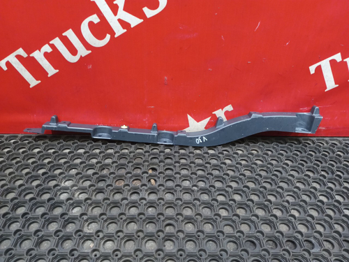 Накладка корпуса подножек левая 2018г.