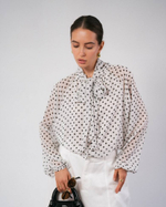 Шифоновая блуза в горошек