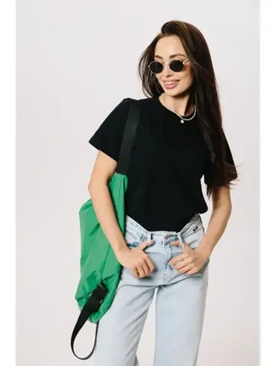 Базовая однотонная футболка