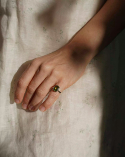 кольцо «цветок жизни» с хризолитом (10 мм)