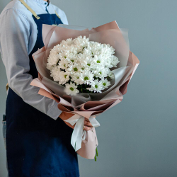 Букет хризантем ромашек размер S
