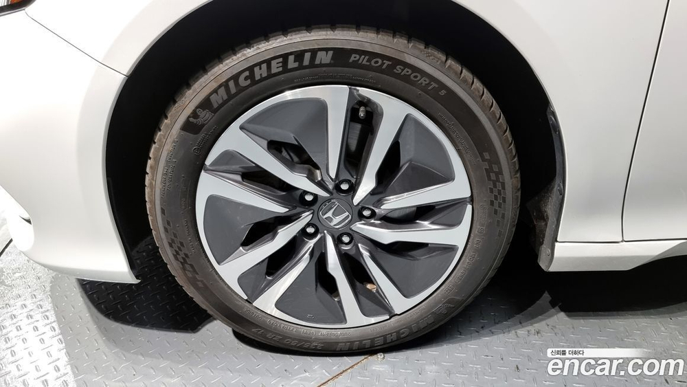 Honda Accord 10 Generation 2.0 Hybrid Touring (09.2020)