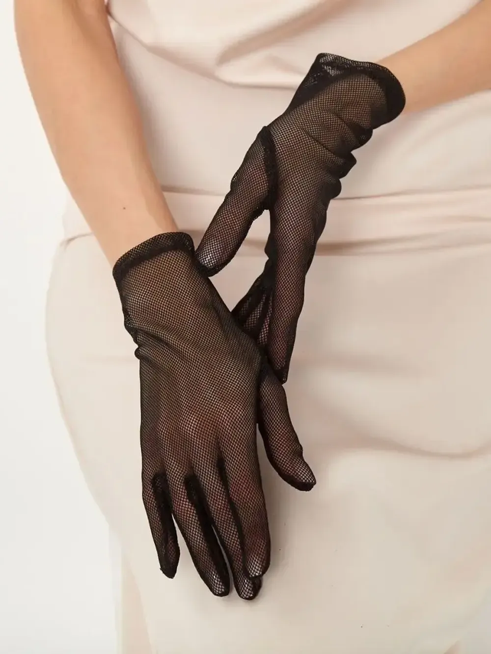 Перчатки в сетку