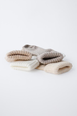 ZARA НАБОР ИЗ 4 ЦВЕТНЫХ НОСКОВ В КОРОБКЕ, СВЕТЛО-БЕЖЕВЫЙ