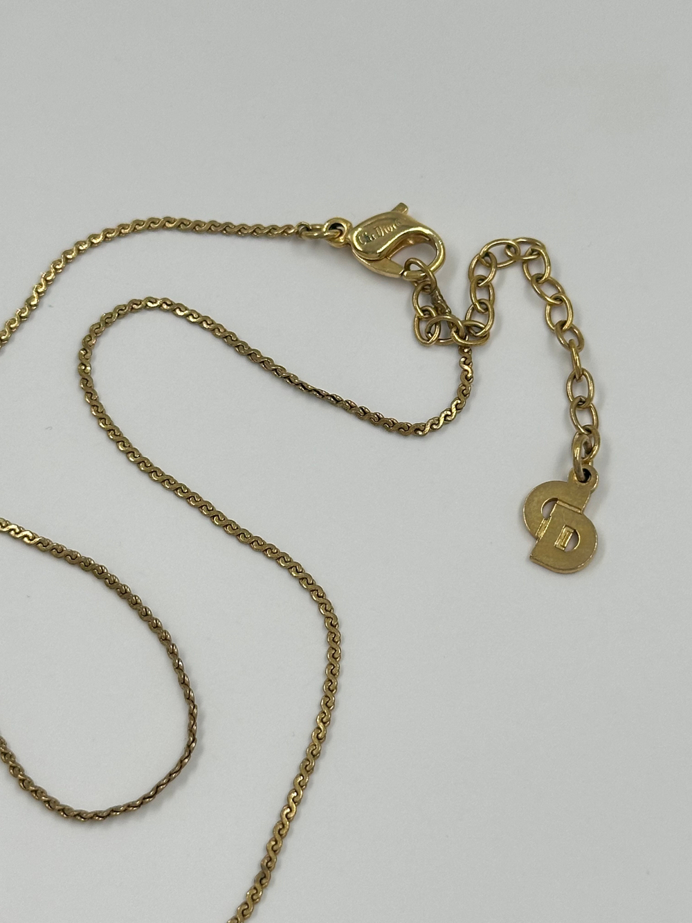 Кулог с лого Christian Dior