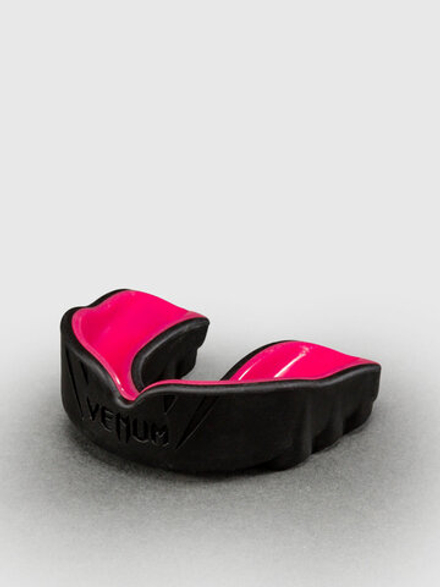 Капа боксерская Venum Challenger Black/Raspberry