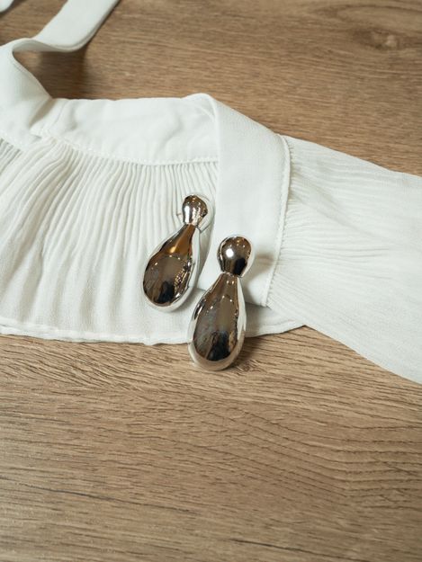 серебристый