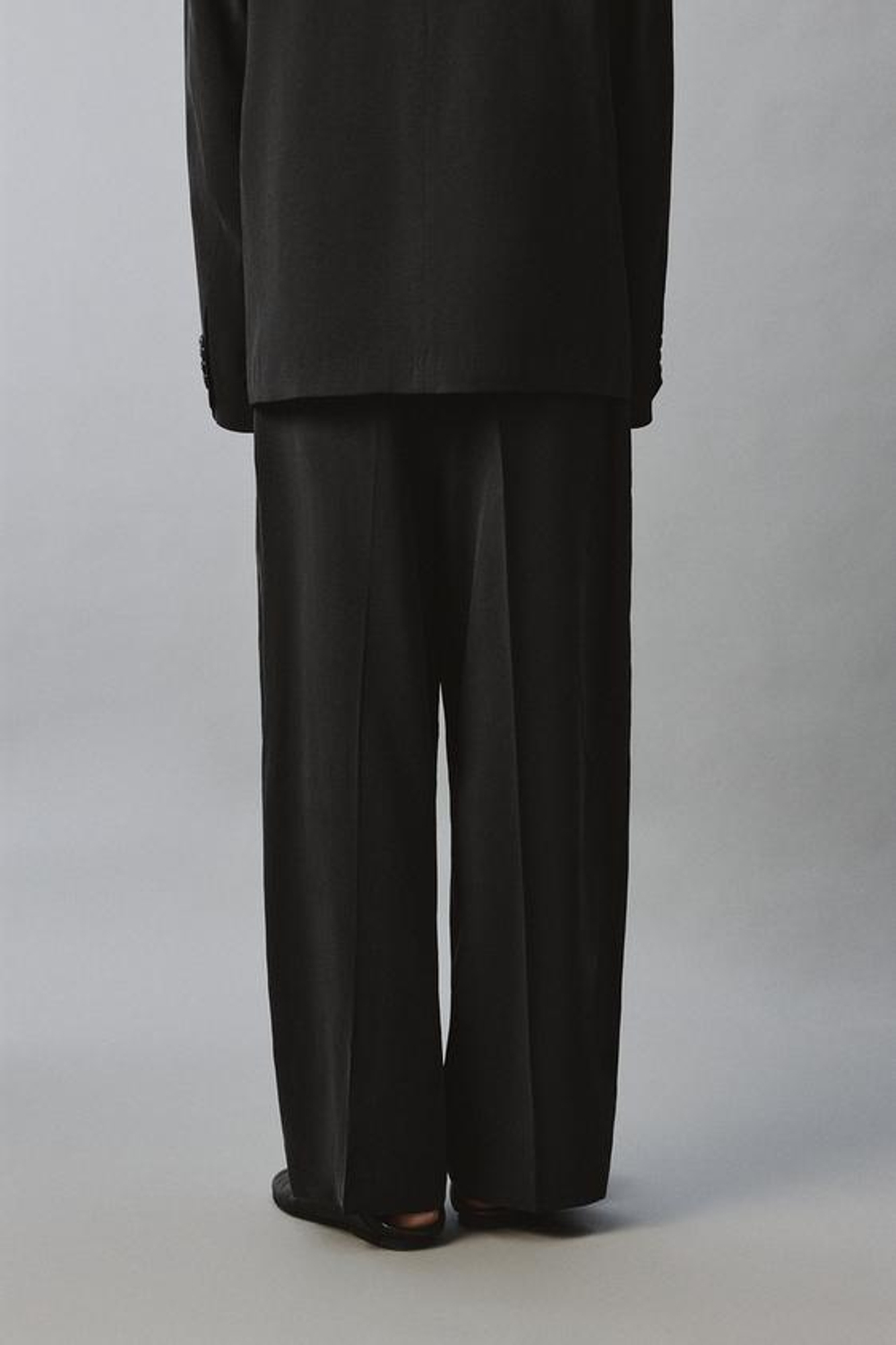 ZARA СТРУЯЩИЕСЯ БРЮКИ RELAXED FIT, ЧЕРНЫЙ