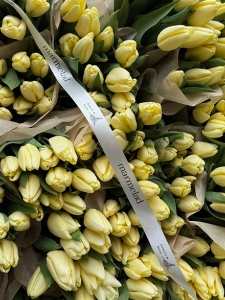 Охапка тюльпаны классика - лимонный цвет 25 шт