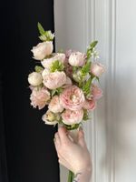 Свадебный букет из кустовых пионовидных роз, орнитогалума и эустомы