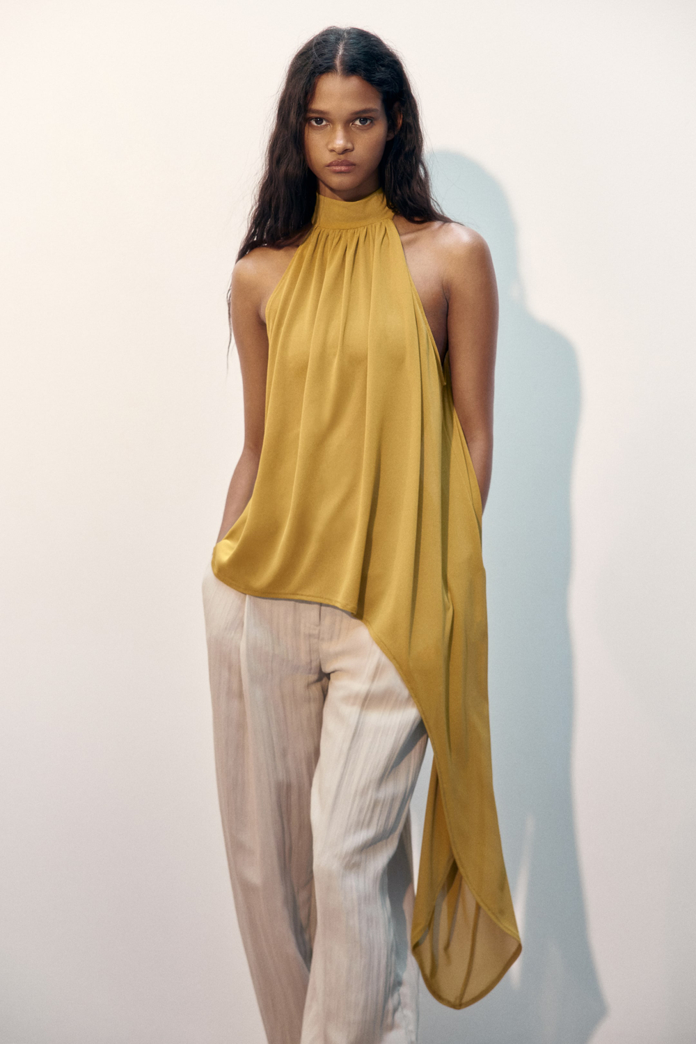 H&M Асимметричный топ с завязками на шее, горчично-желтый