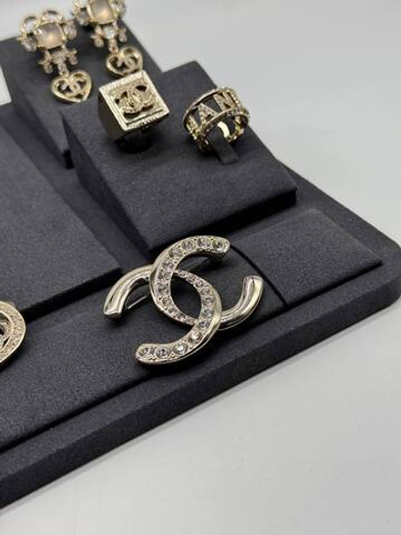 Брошь CHANEL