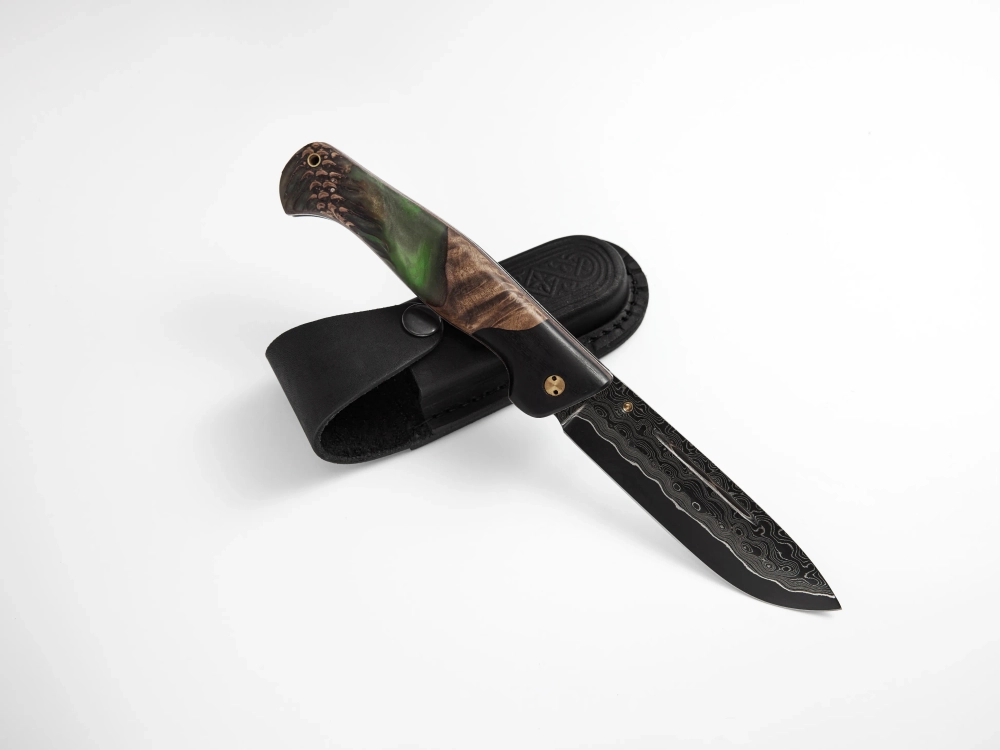 Складной нож "Таежник", ламинированная сталь, рукоять черный граб/орех/зеленый акрил