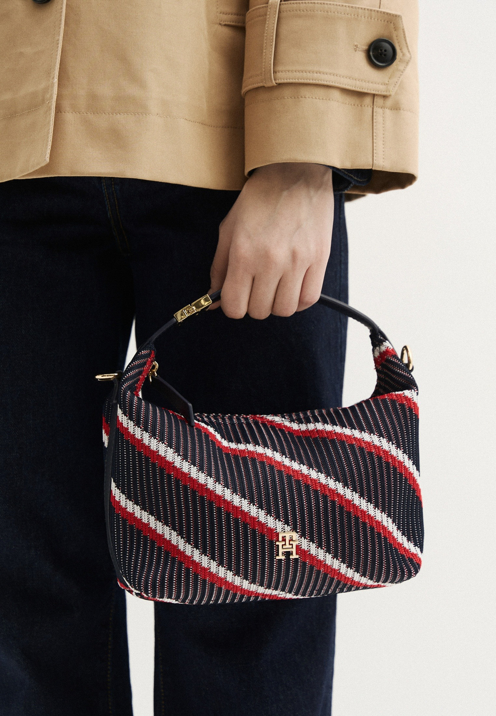 Сумка TOMMY HILFIGER TH GO CROSSOVER MIX