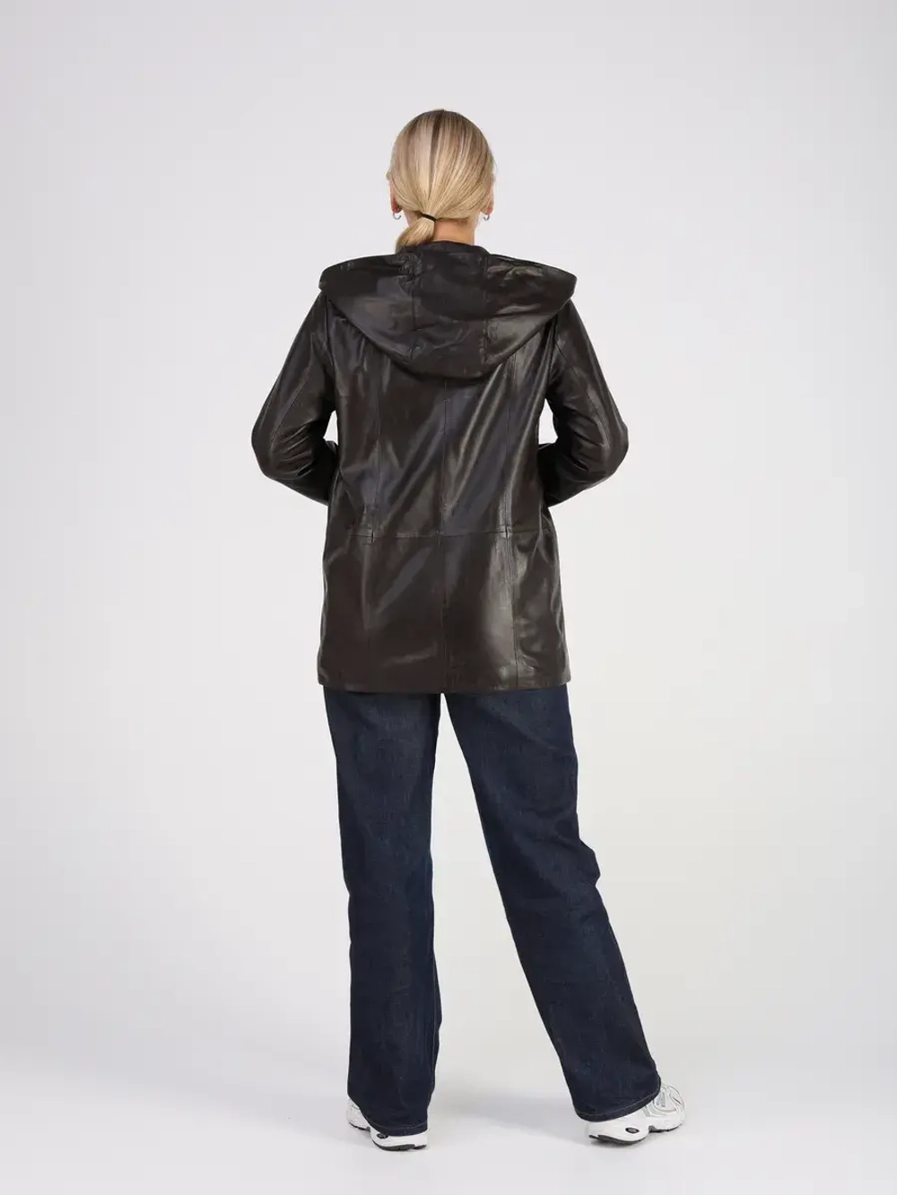 Кожаная куртка демисезонная с капюшоном