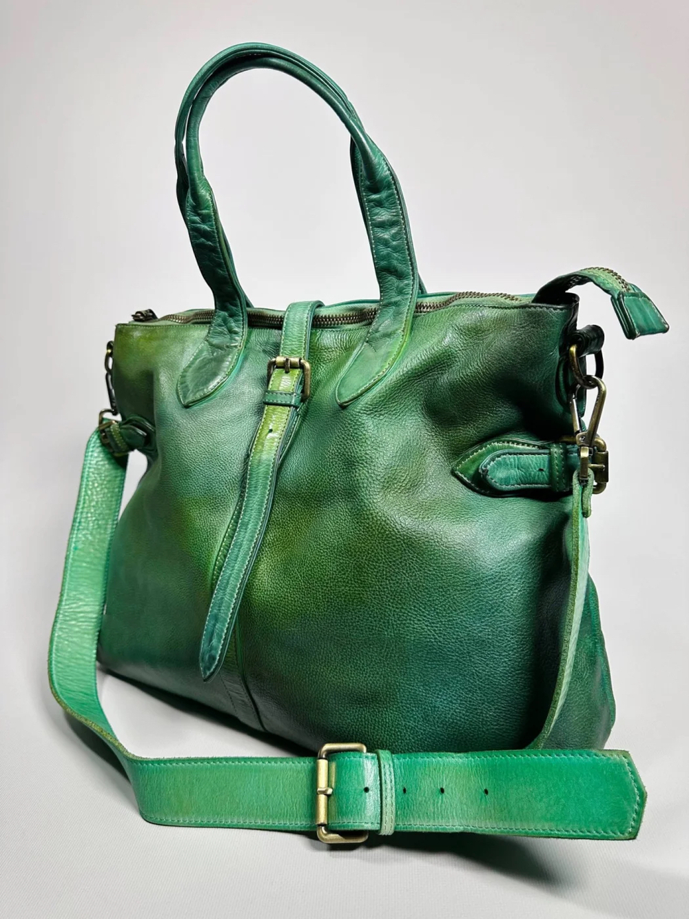Женская премиальная изумрудно-зеленая сумка из натуральной кожи "Венеция"